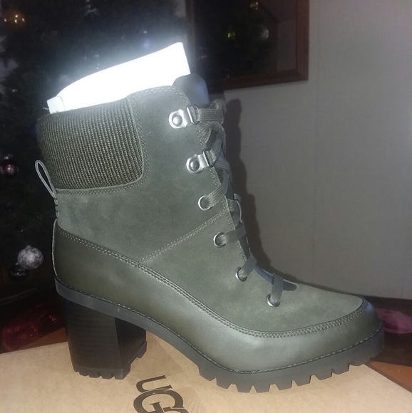 UGG WRedwood Boots - Picture 3 of 5